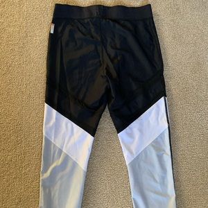 Zella Cropped Leggings size M